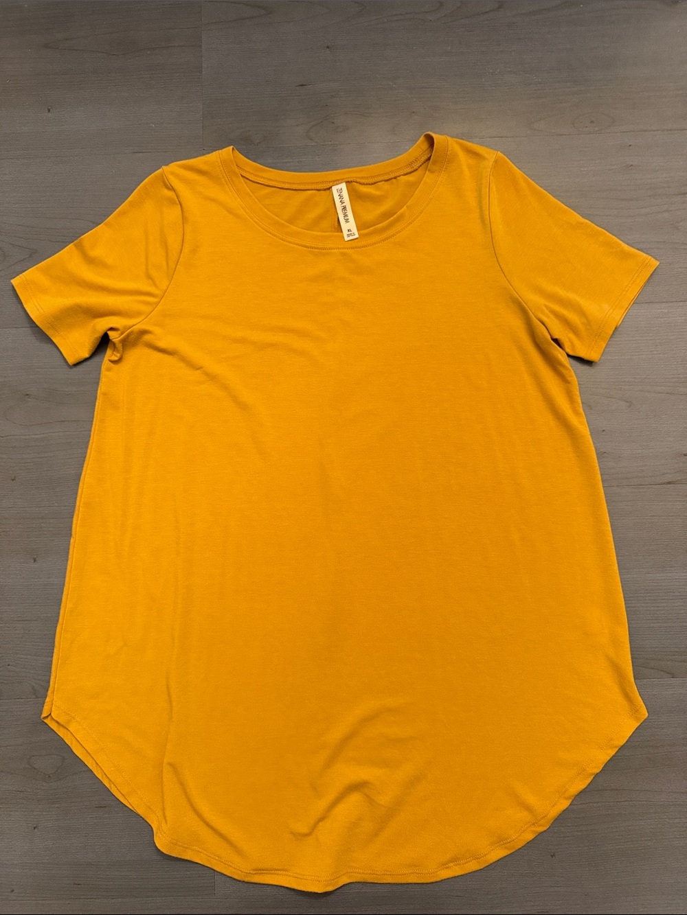 Women’s Scoop Neck Short Sleeve Tee in Mustard